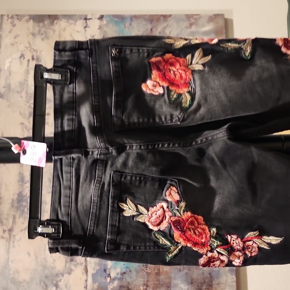 289 NANETTE LEPORE Embroidered Black Denim Broadway Crop Jeans sz 6 Women's - Picture 5 of 7
